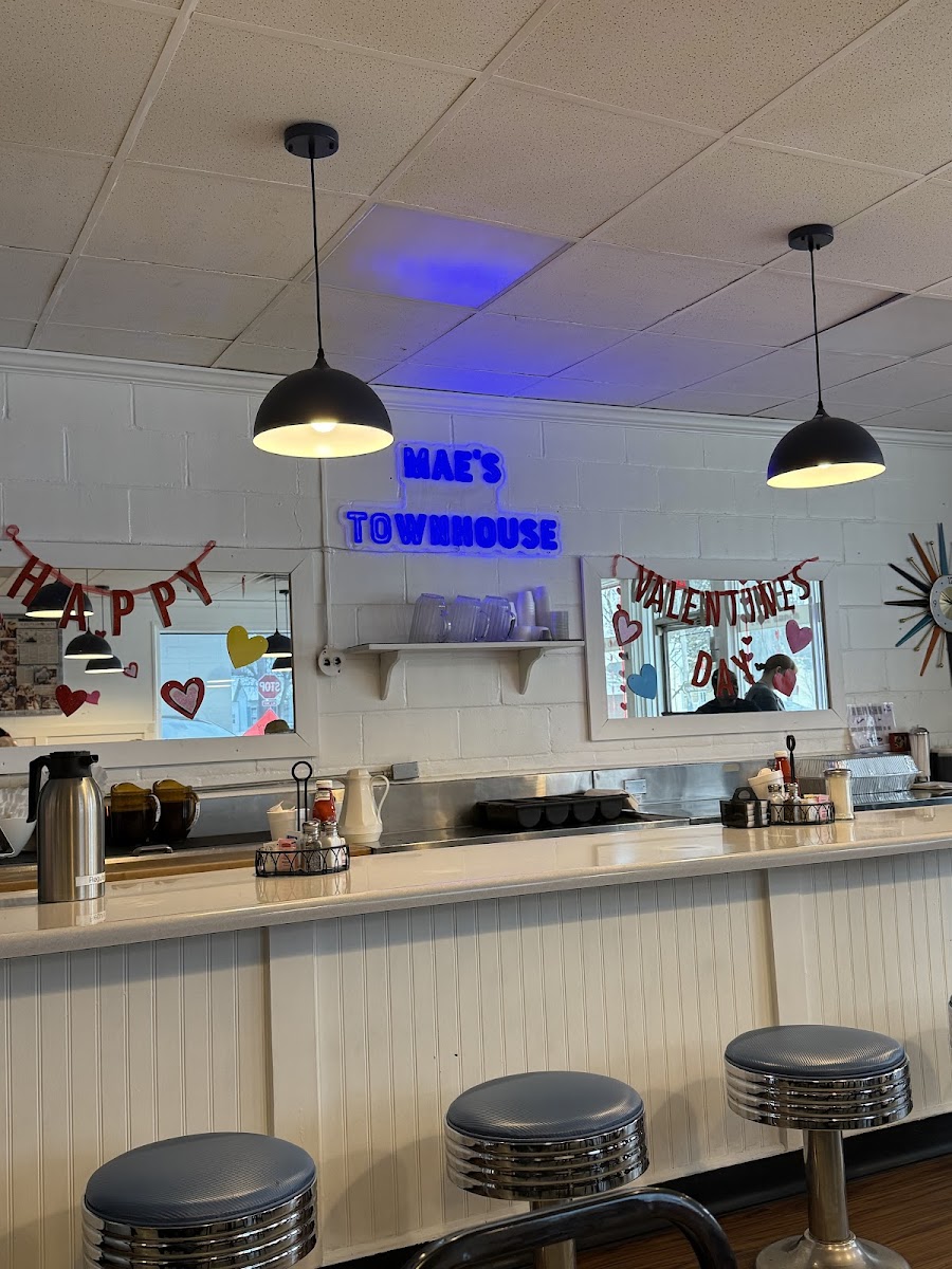 Banner Mae's Townhouse 01